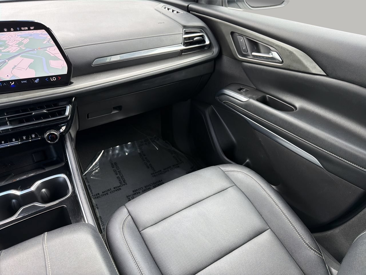 Used 2025 Summit White Chevrolet LT image 16