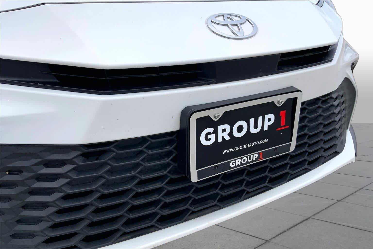Used 2025 Ice Cap Toyota SE image 29