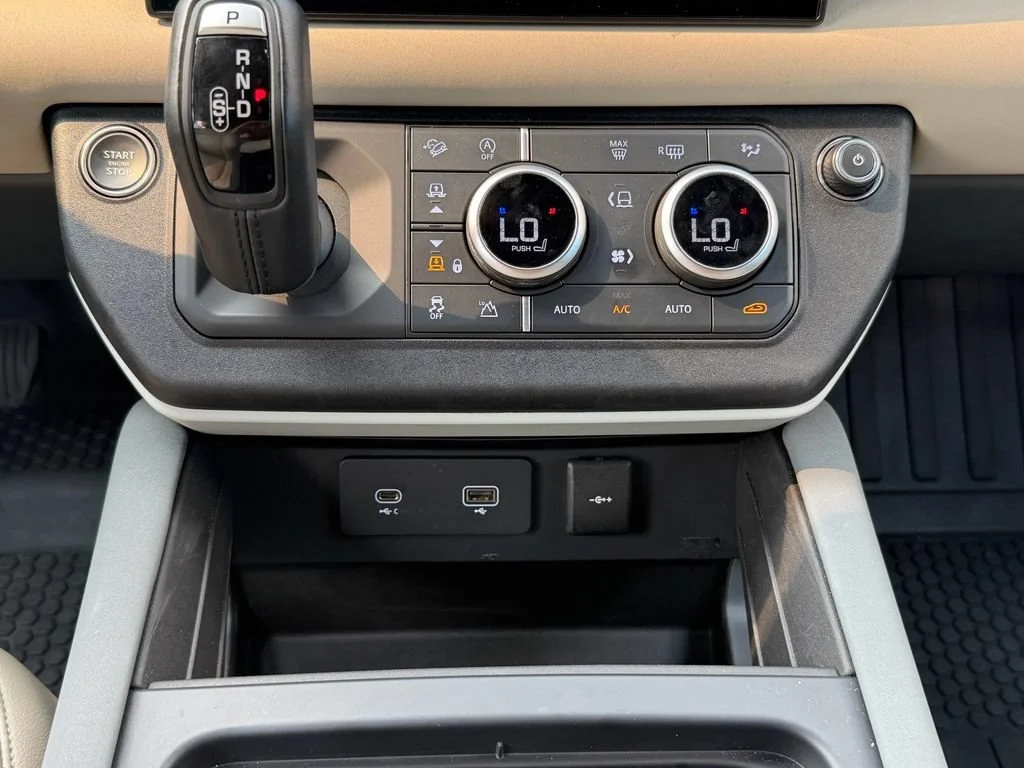 2023 Land Rover Defender SE - Photo 18