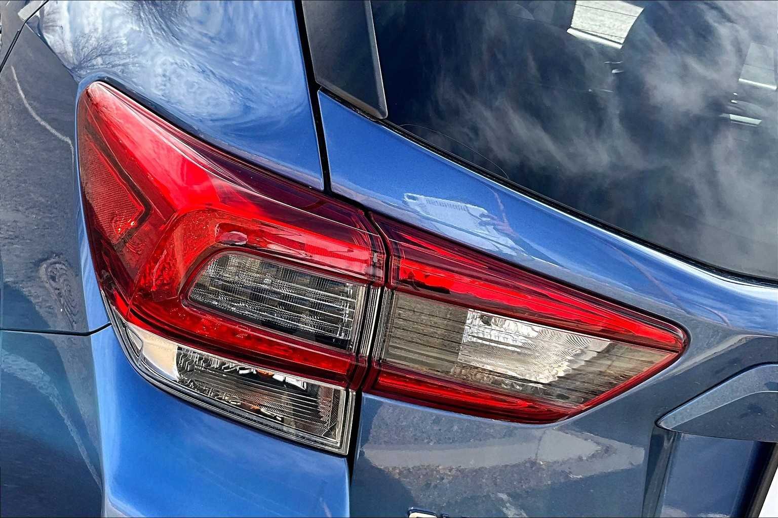 Used 2020 Quartz Blue Pearl Subaru Premium image 27