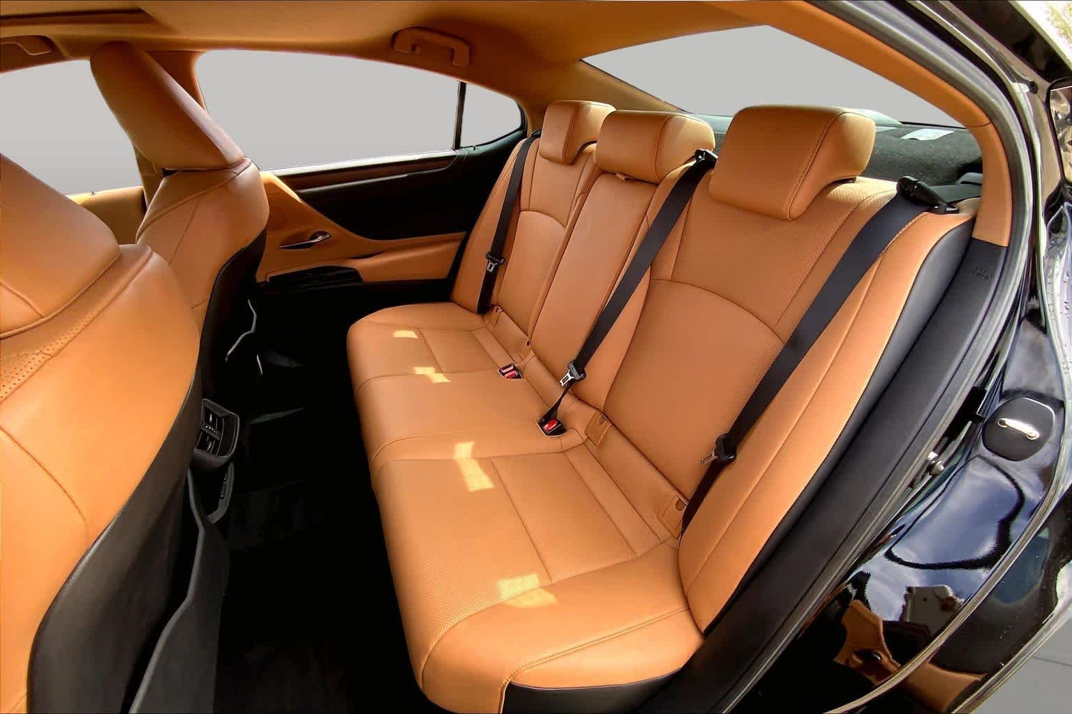 2024 Lexus ES 350 - Photo 32