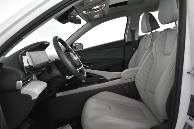 2025 Hyundai Elantra Limited - Photo 32