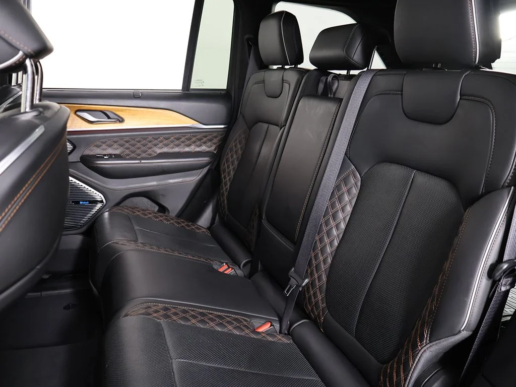 Used 2023 Diamond Black Jeep Summit Reserve image 38