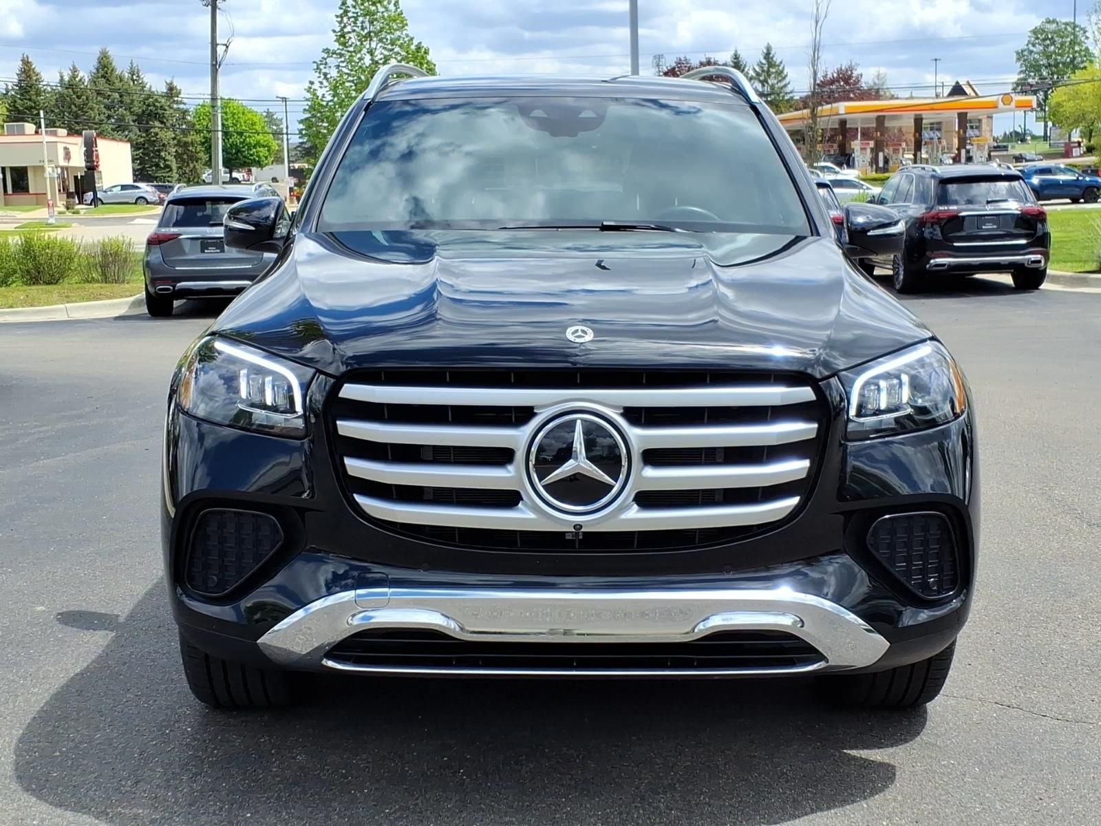 Certified Used 2025  Mercedes-Benz GLS 450 image 9