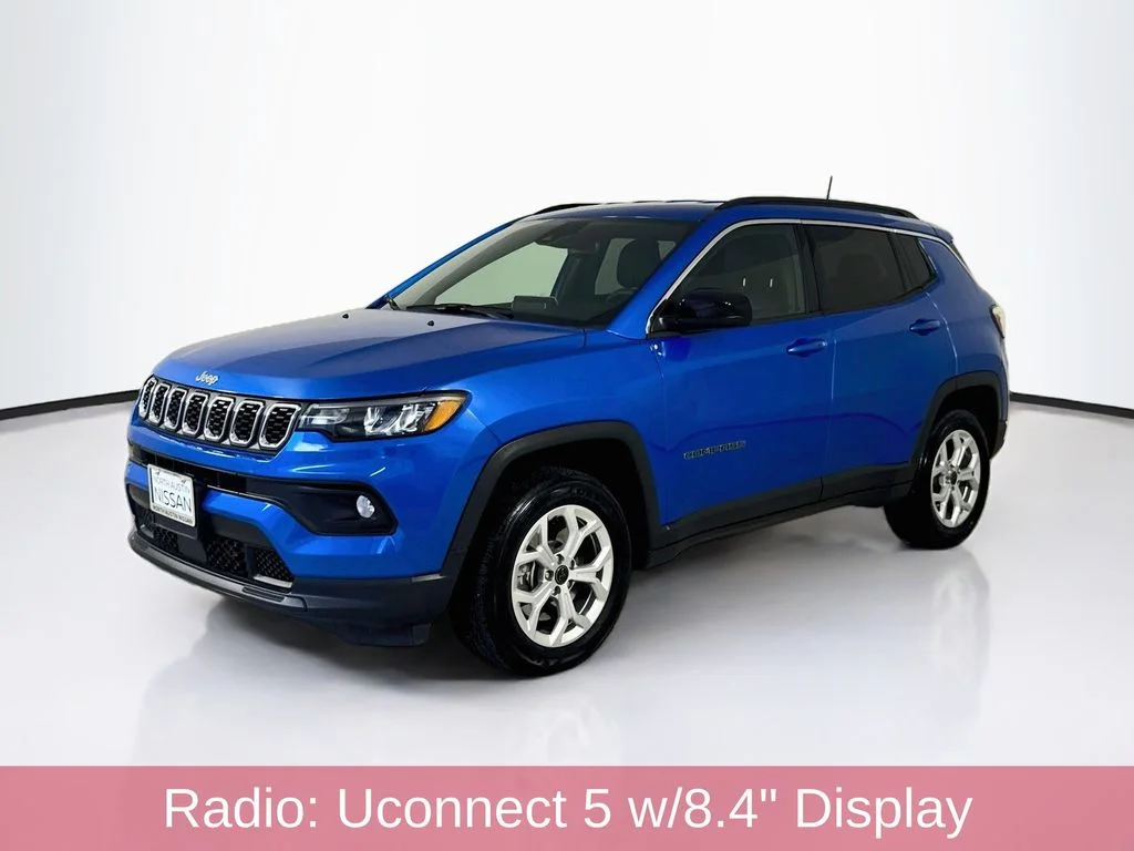 Used 2025 Blue Jeep Latitude image 3