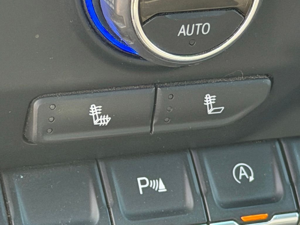 Used 2021 White Chevrolet LT image 28