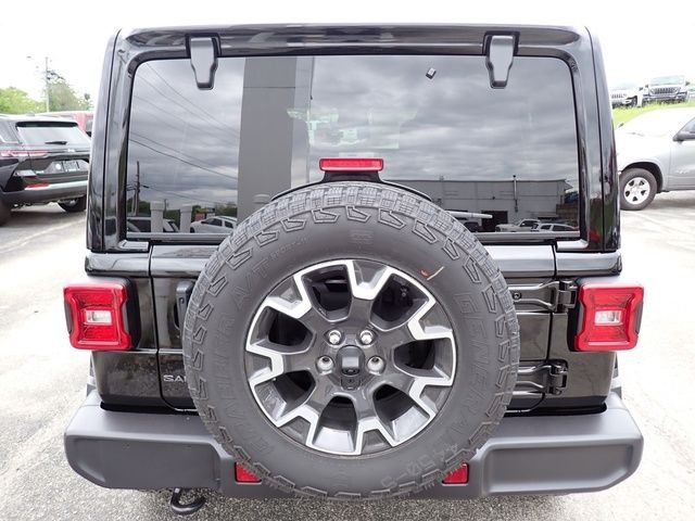 New 2025 Black Clear-Coat Exterior Paint Jeep Sahara image 4