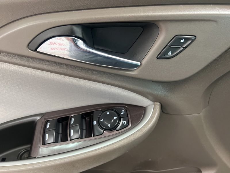 Used 2018 White Chevrolet LS image 19