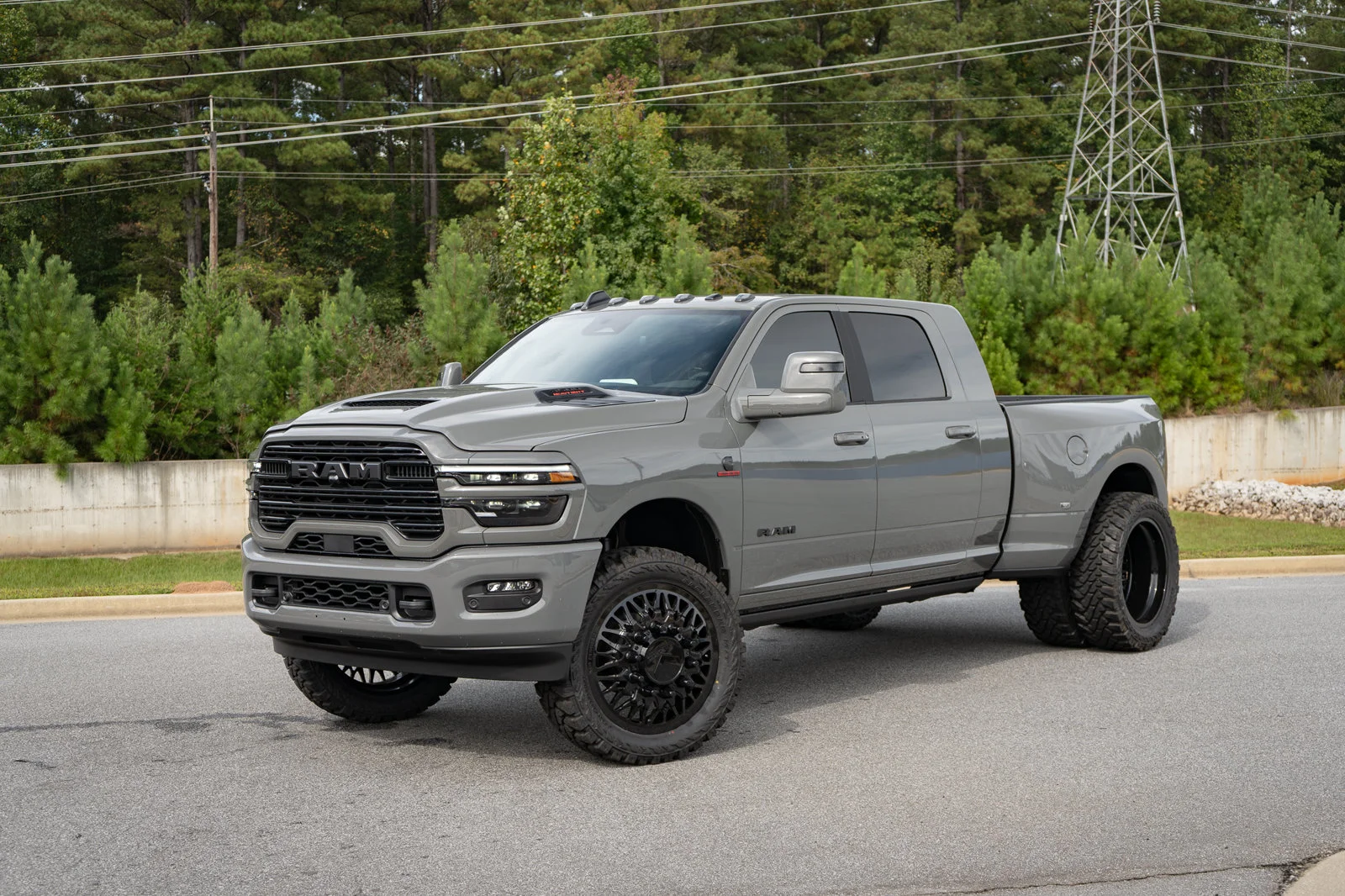 New 2026 Ceramic Gray Clear-Coat Exterior Paint RAM Laramie image 3