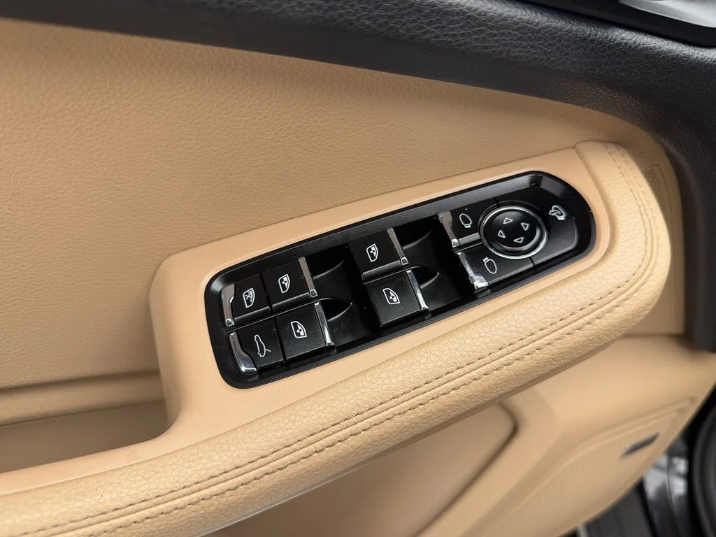 Used 2022 Black Porsche Base image 23