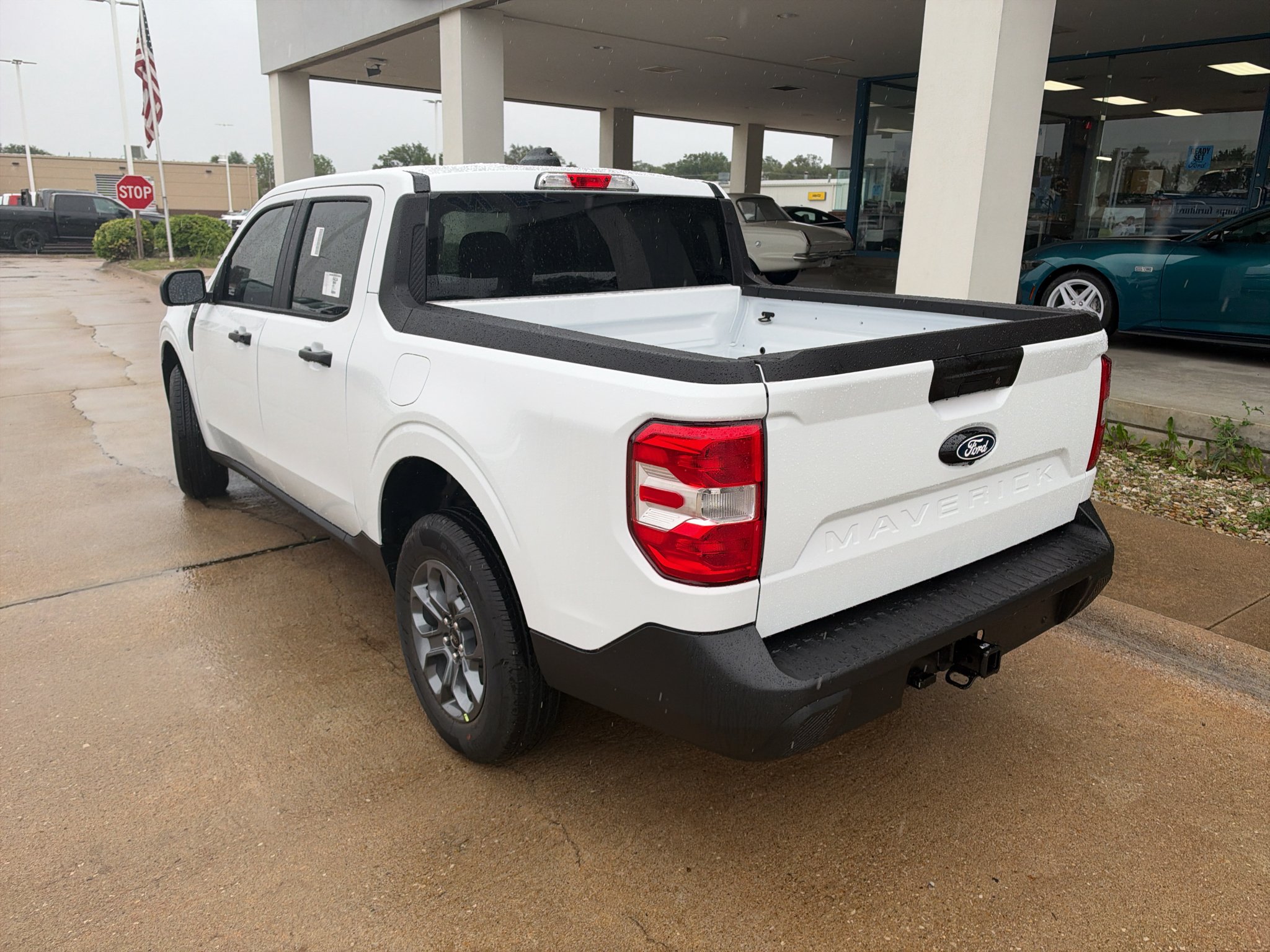 New 2026 Oxford White Ford XLT image 8