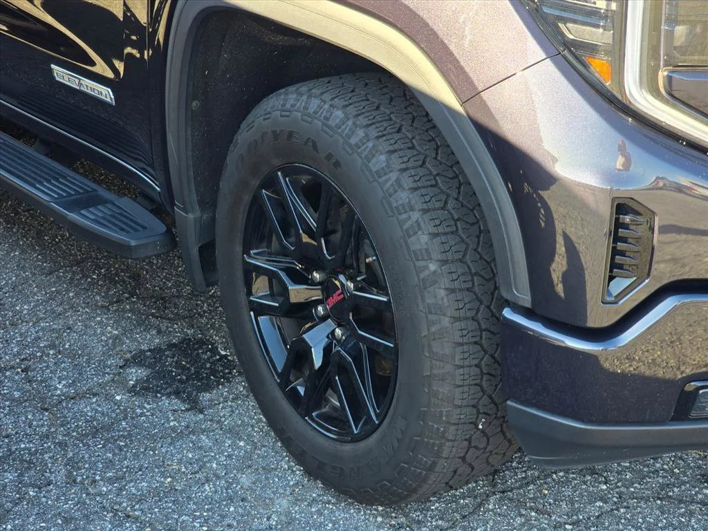 Used 2022 TITANIUM RUSH METALLIC GMC Elevation image 17