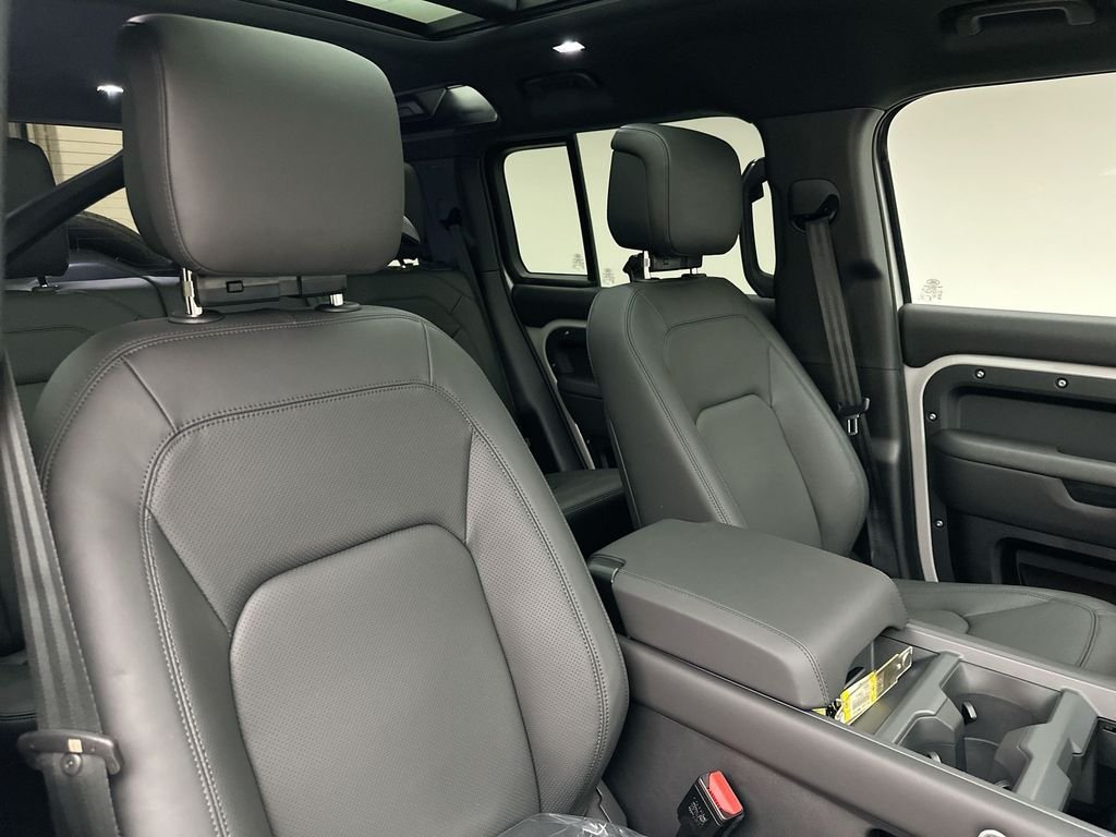 New 2026 Borasco Grey Metallic Land Rover X-Dynamic SE image 6