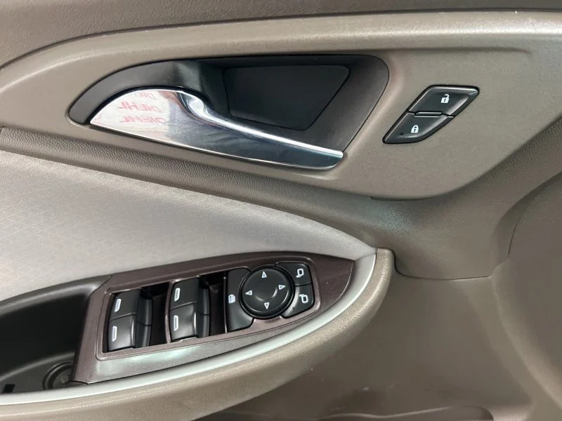 Used 2018 White Chevrolet LS image 19