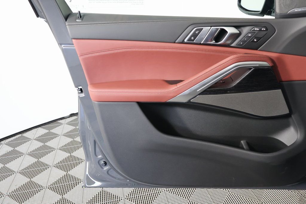 New 2027 Dravit Grey Metallic BMW xDrive40i image 7