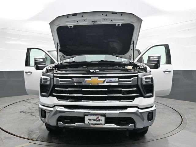 Used 2024 White Chevrolet LTZ image 34