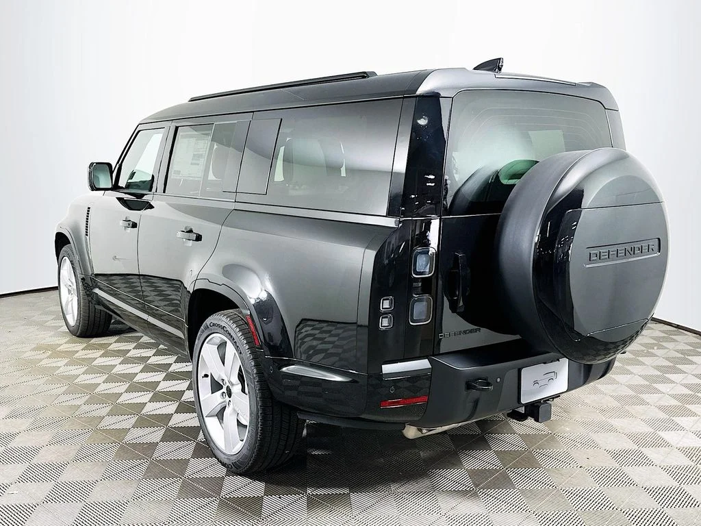 New 2026 Santorini Black Land Rover X-Dynamic SE image 6