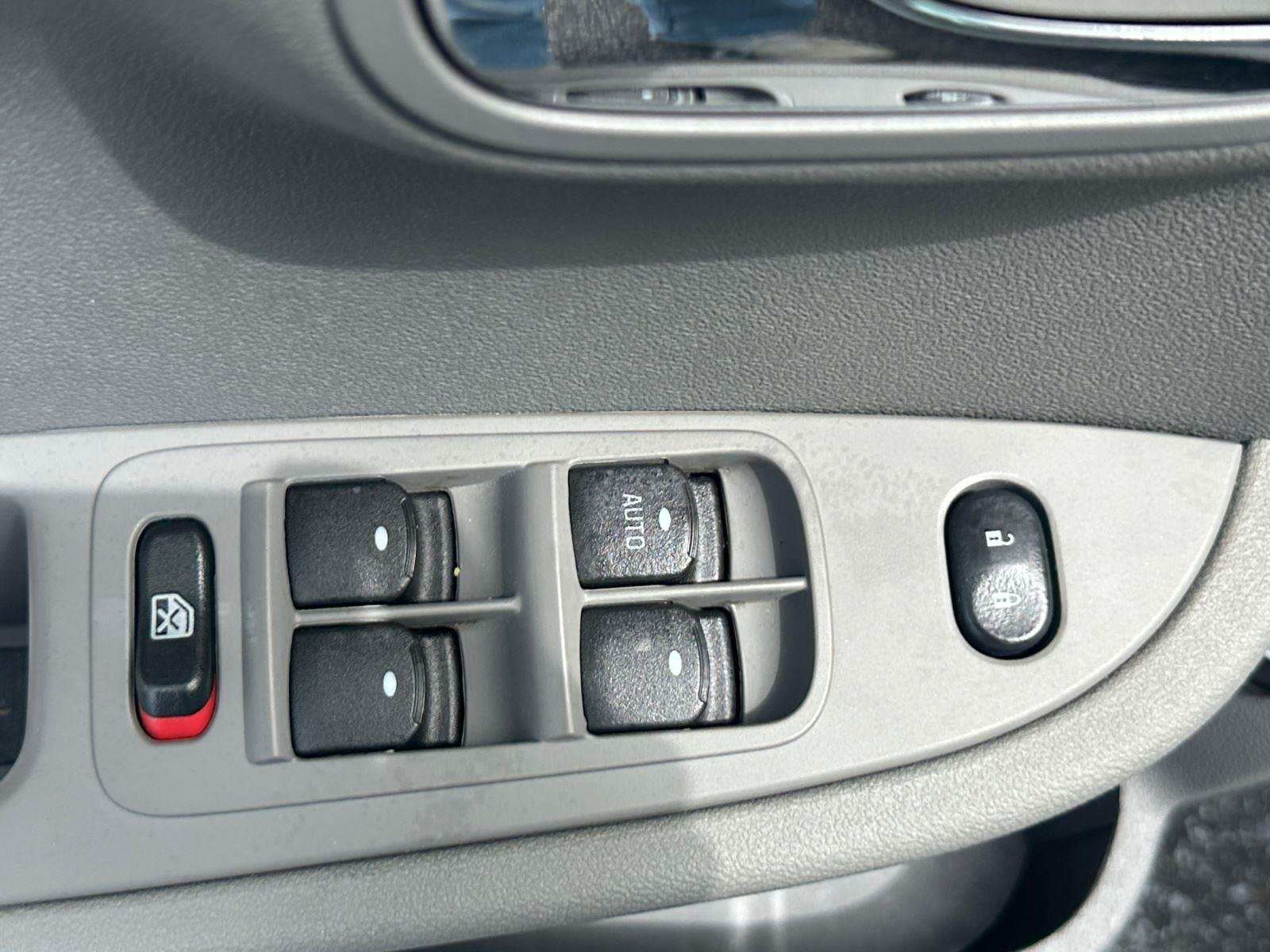 Used 2008 Silverstone Metallic Chevrolet LT w/2LT image 14