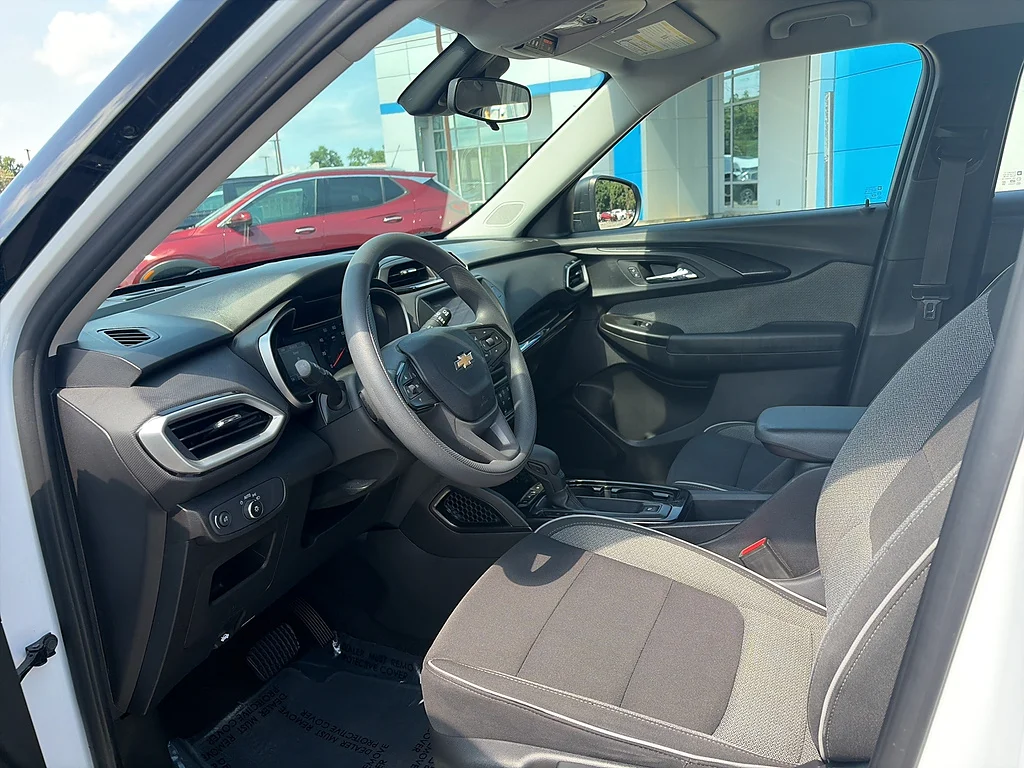 Used 2021 Summit White Chevrolet LS image 9