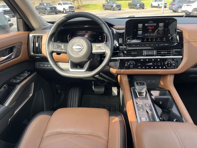 Used 2025 Gray Nissan Platinum image 10