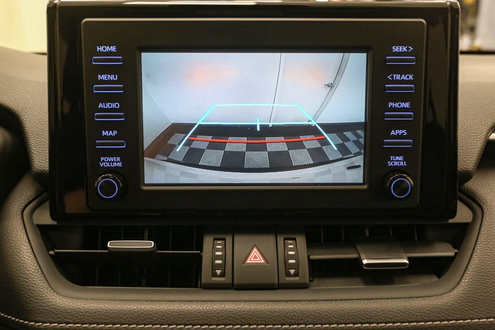 Used 2019 Super White Toyota XLE Premium image 30