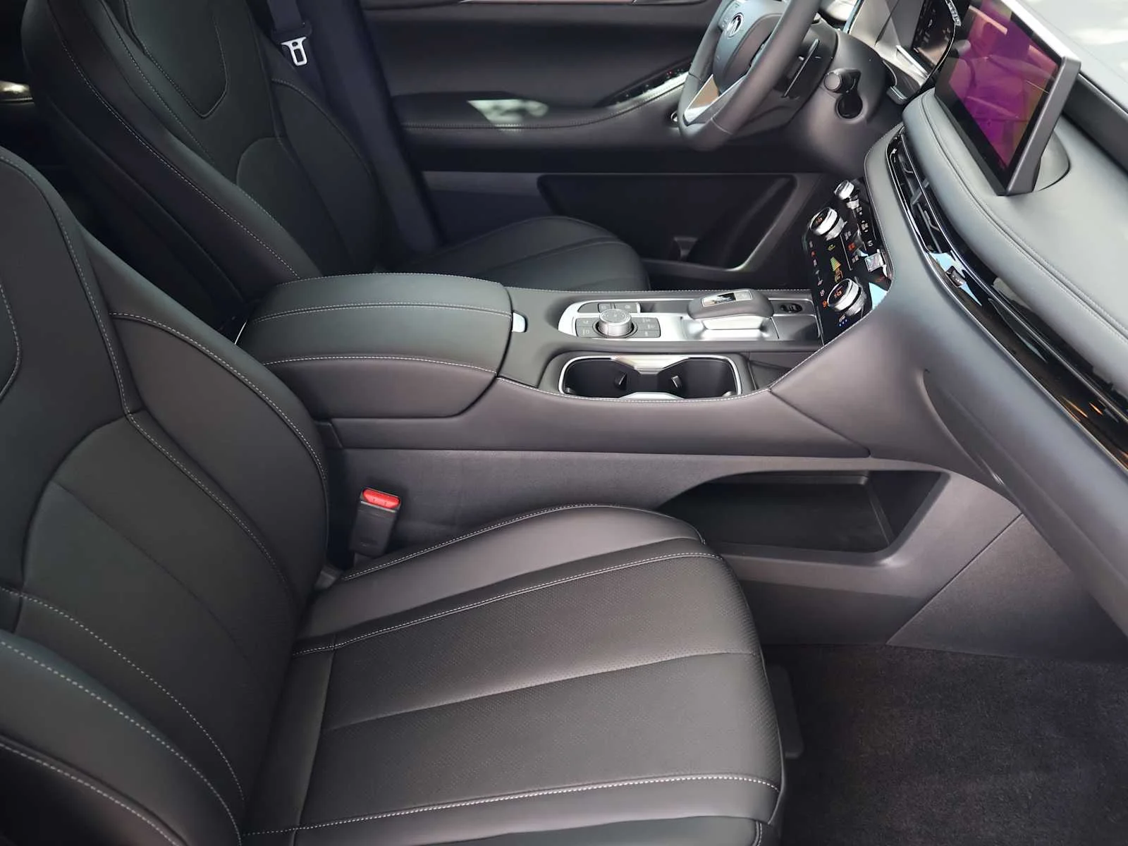 New 2027 MINERAL BLACK INFINITI Luxe FWD image 13