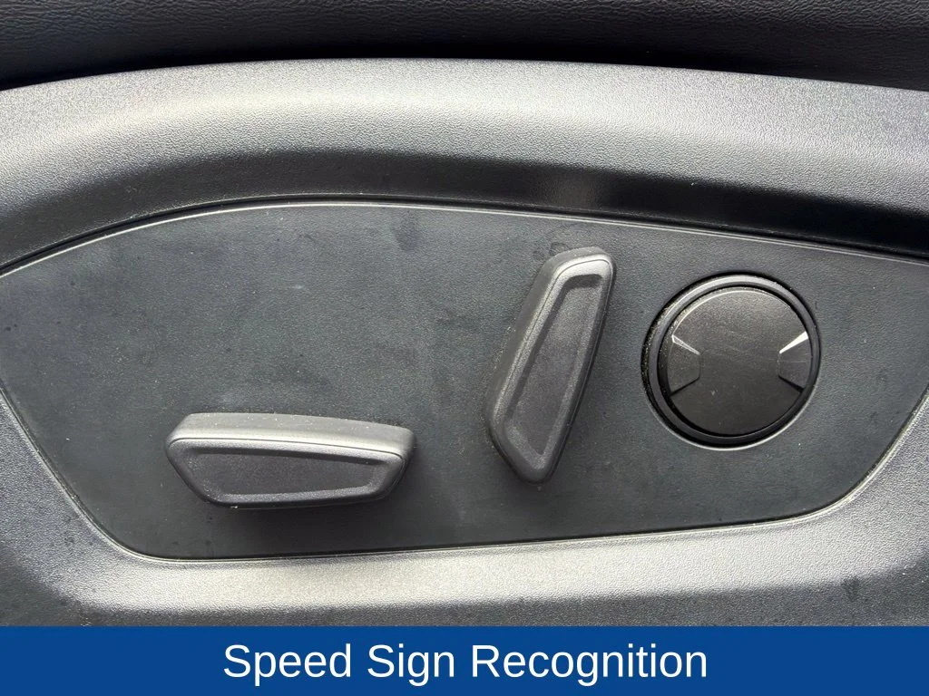 Certified Used 2022 Iconic Silver Metallic Ford XLT image 23