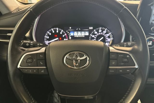 Certified Used 2020 Silver Toyota XLE image 29