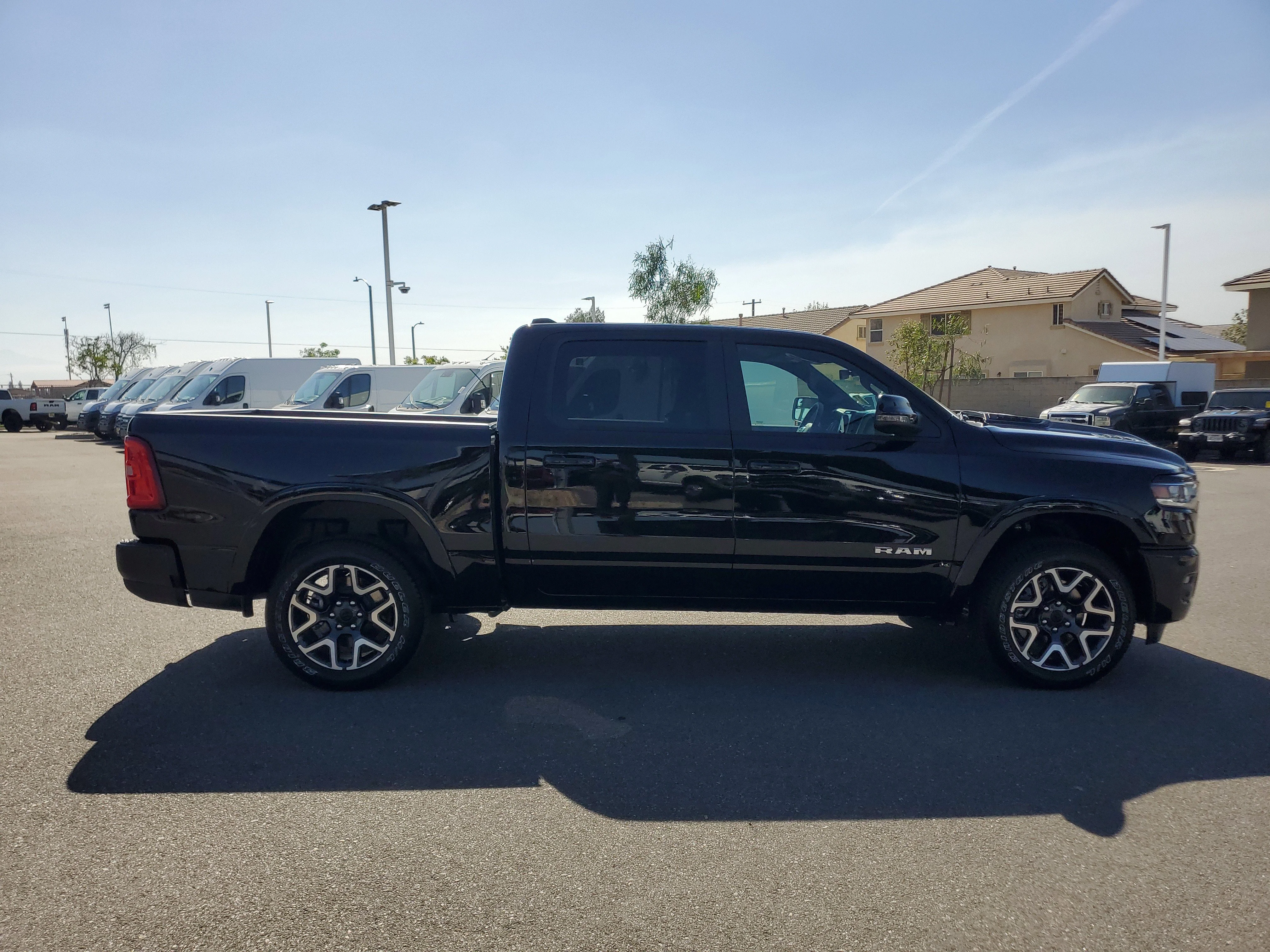 New 2026 Diamond Black Crystal Pearl-Coat Exterior Paint RAM Laramie image 7