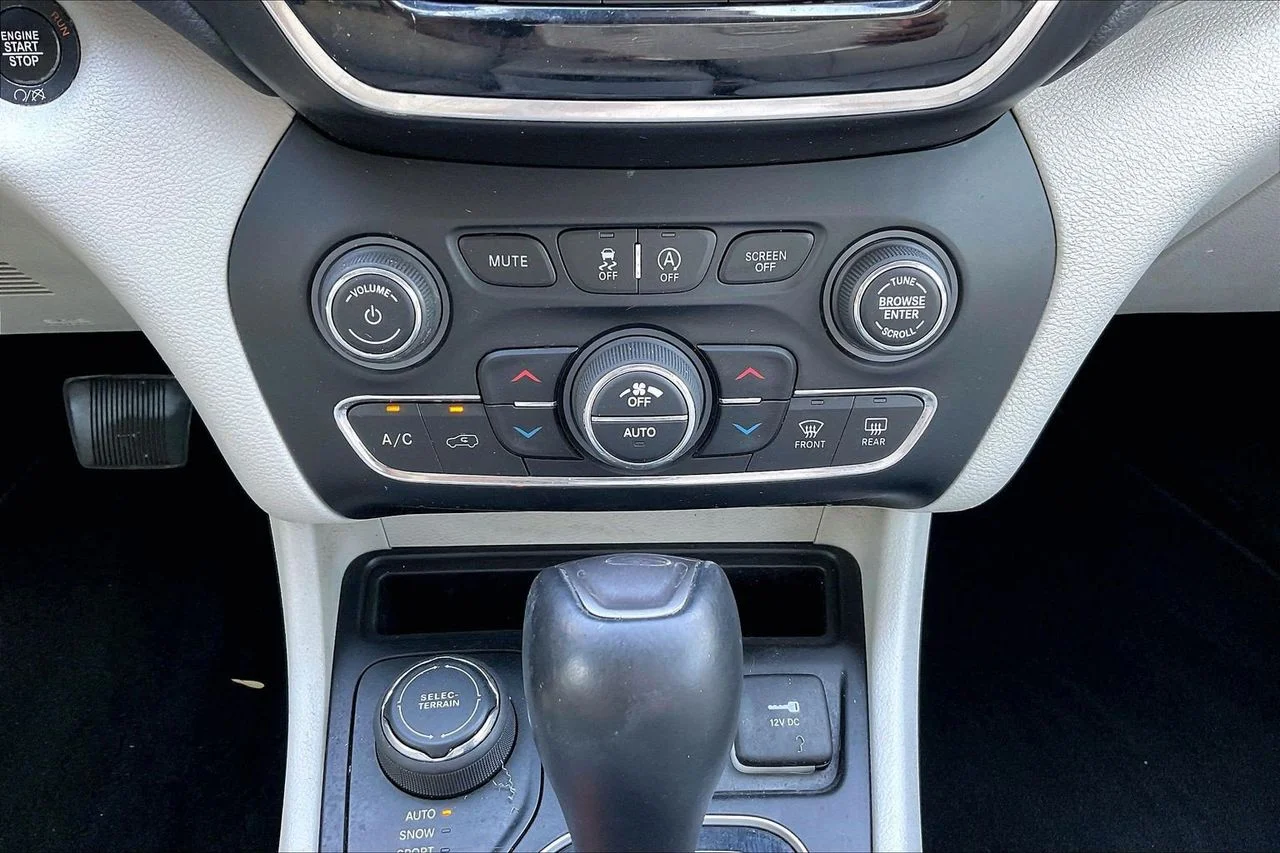 Used 2022 Blue Jeep Limited image 19