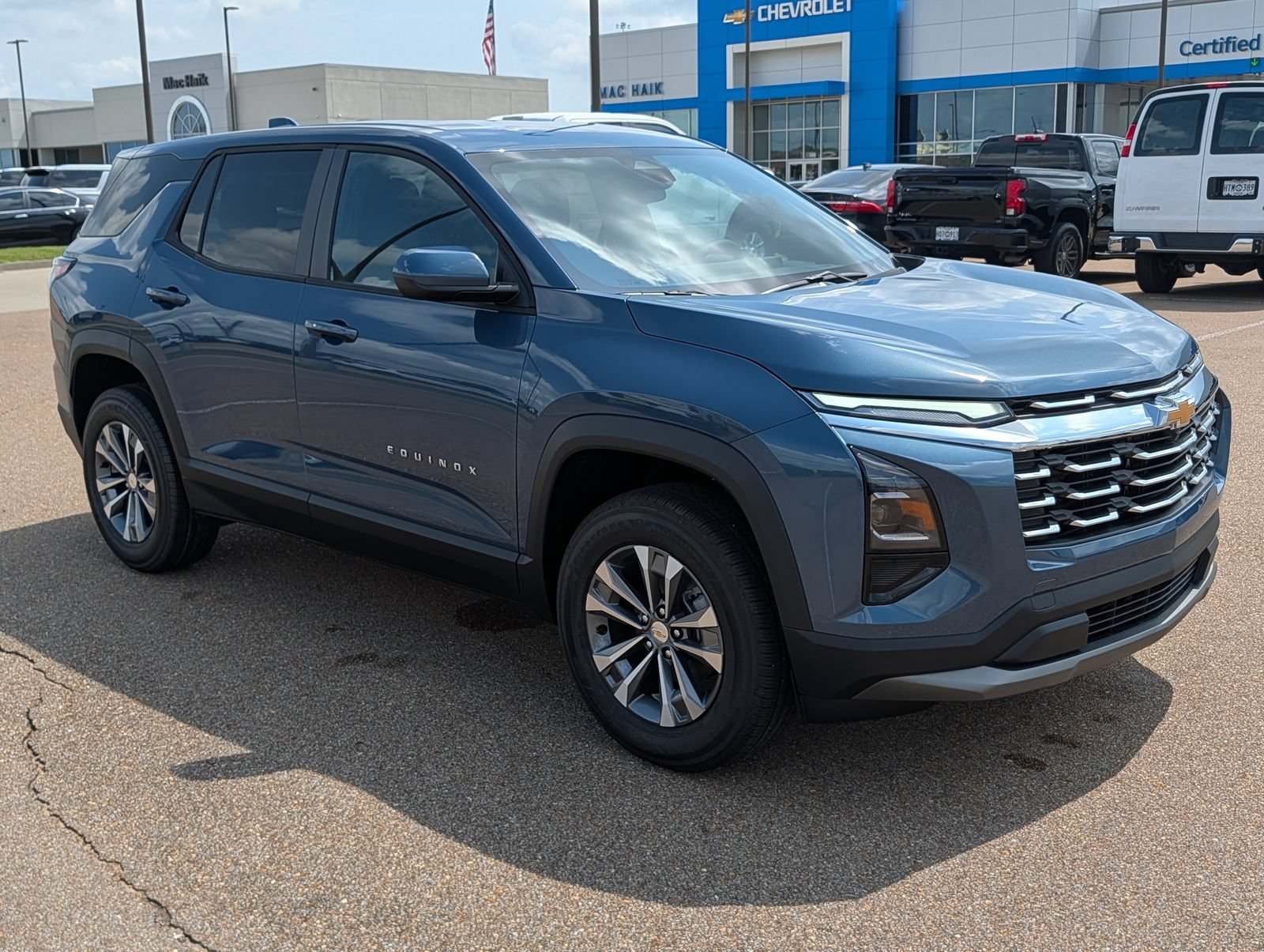 2027 Chevrolet Equinox LT - Photo 7