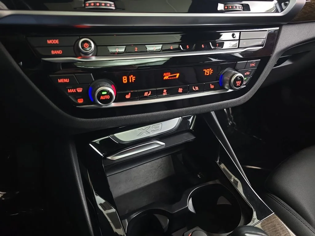 Used 2019 Silver BMW xDrive30i image 26