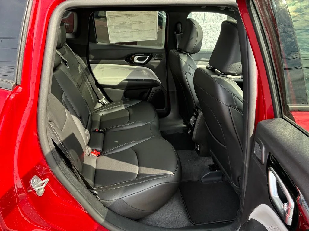 New 2026 Red Hot Pearl-Coat Exterior Paint Jeep Limited image 13
