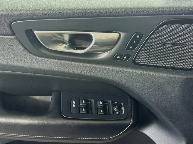 Used 2023 Denim Blue Metallic Volvo Ultimate Bright Theme image 20