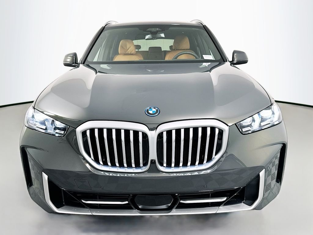 New 2026 Dravit Grey Metallic BMW xDrive50e image 2