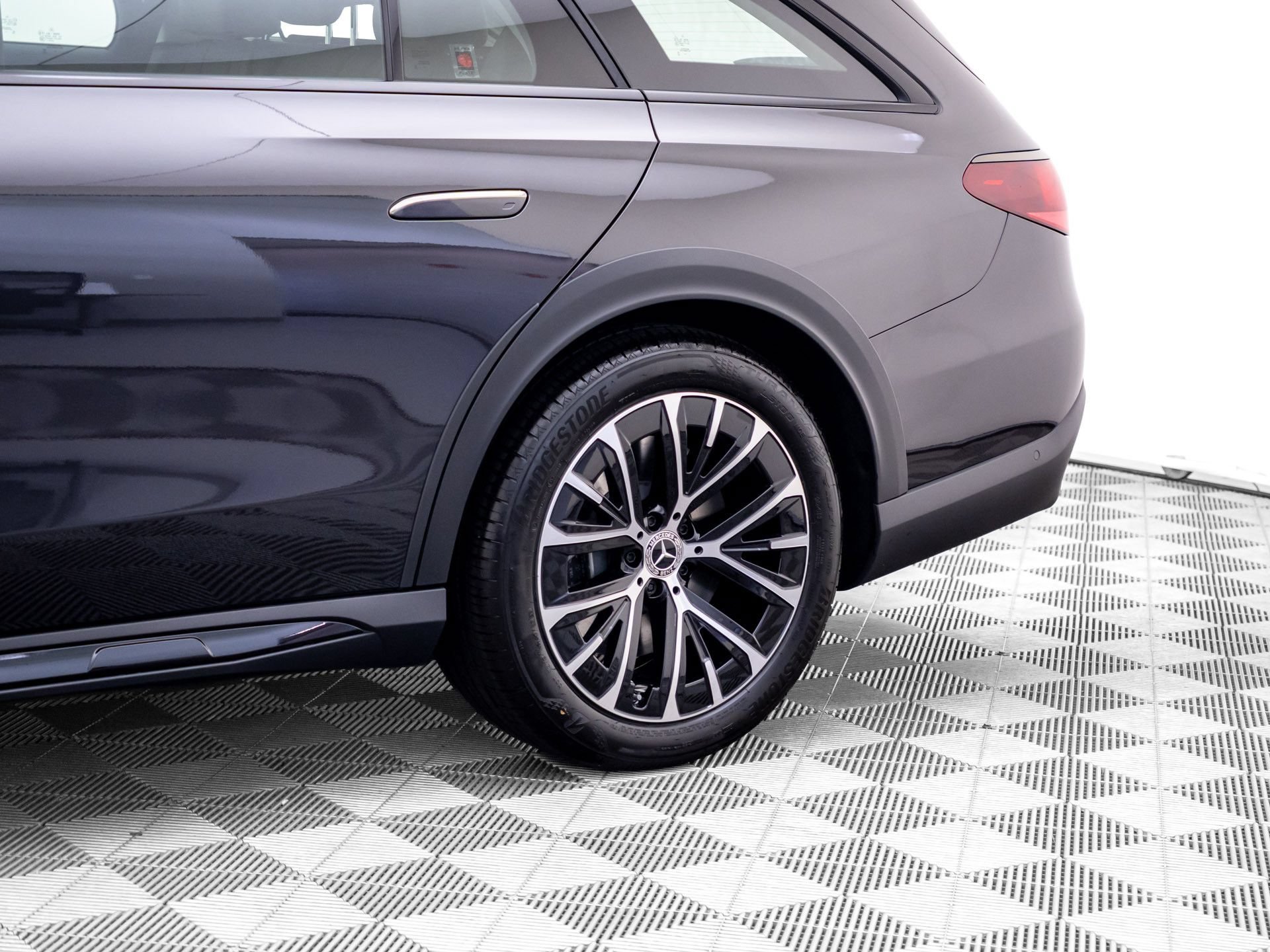 New 2027 Graphite Grey Metallic Mercedes-Benz E 450 image 79