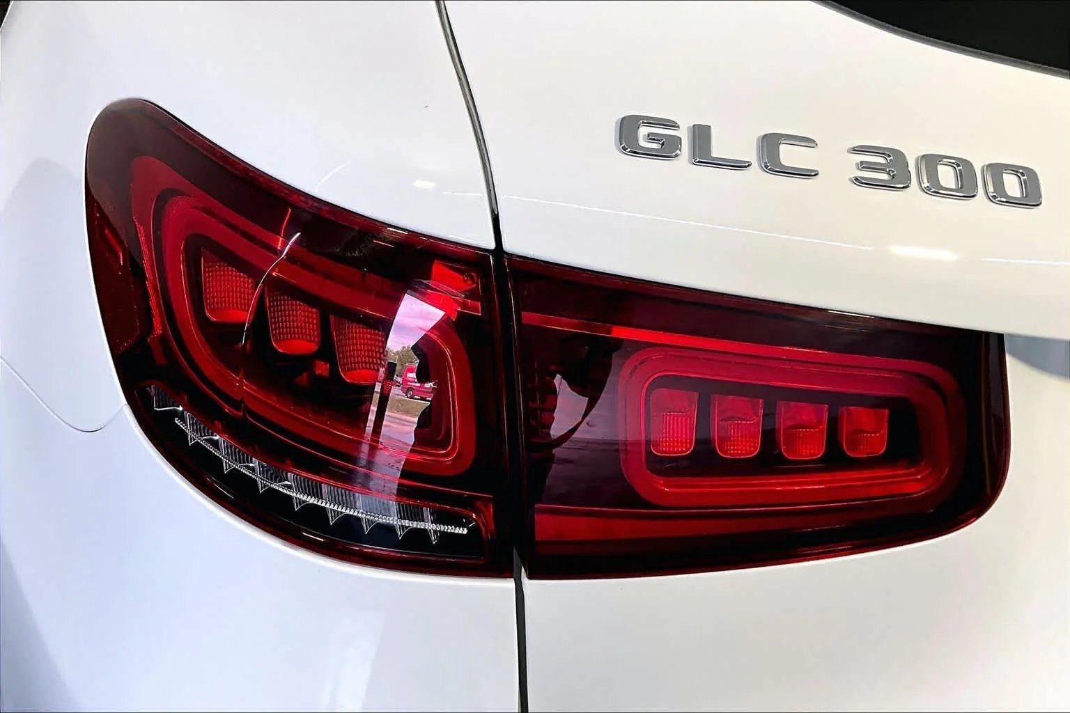 Used 2020 Polar White Mercedes-Benz GLC 300 image 28
