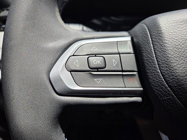 Used 2022 Bright White Clearcoat Jeep Latitude image 13