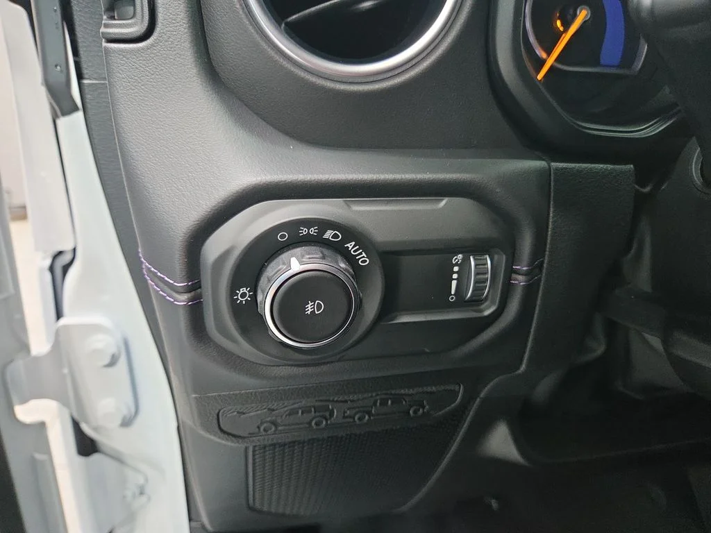 New 2026 Bright White Clearcoat Jeep  image 30