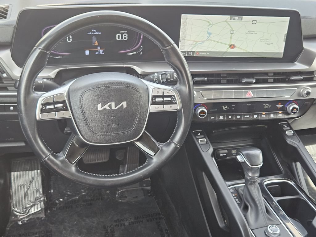 Used 2024 White Kia S image 25