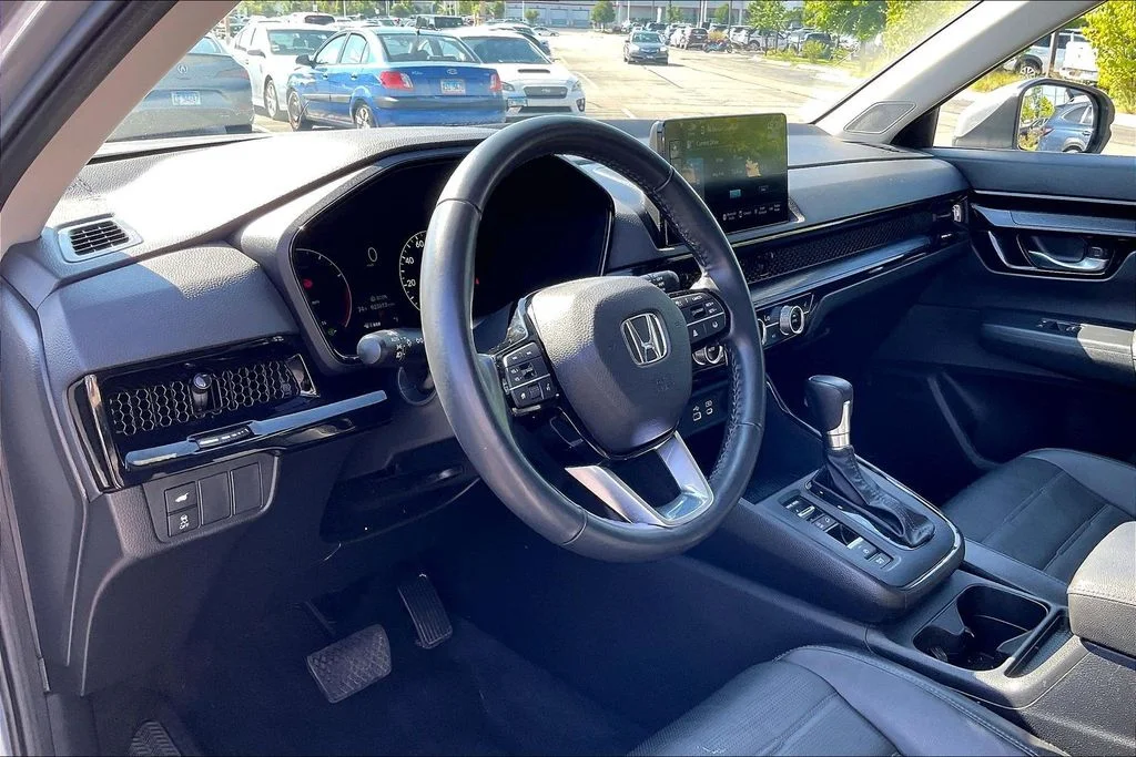 Used 2023 Silver Honda EX-L image 17