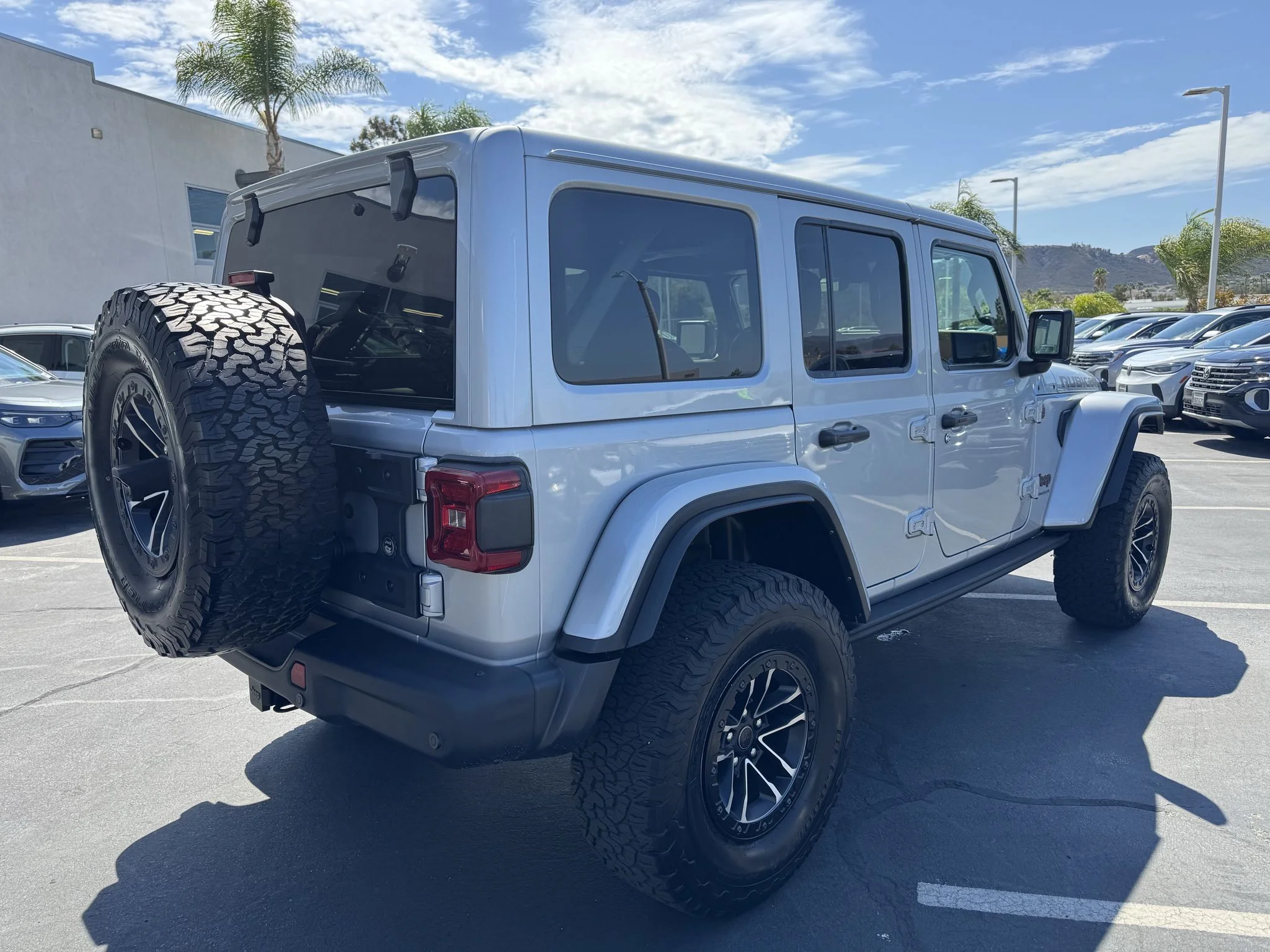 Used 2024 Silver Zynith Clearcoat Jeep Rubicon X image 7