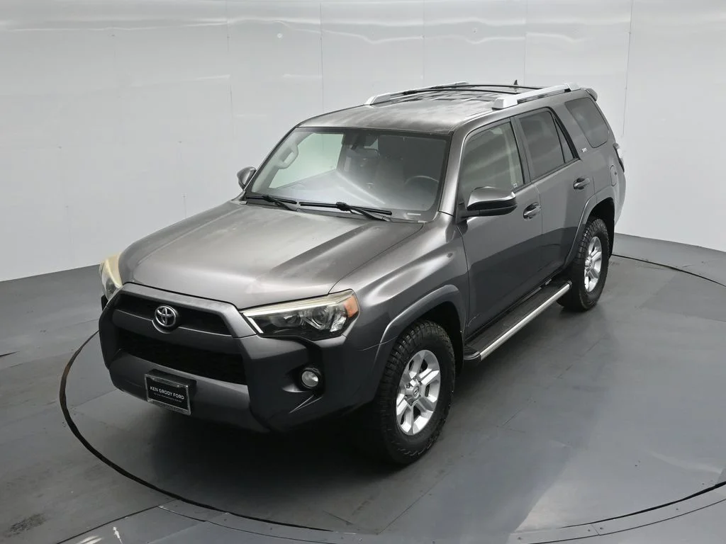 Used 2014 Gray Toyota SR5 image 32