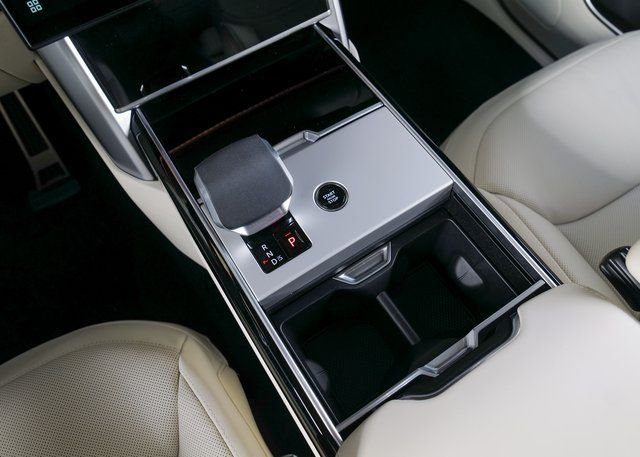 New 2026 Fuji White Land Rover SE image 13