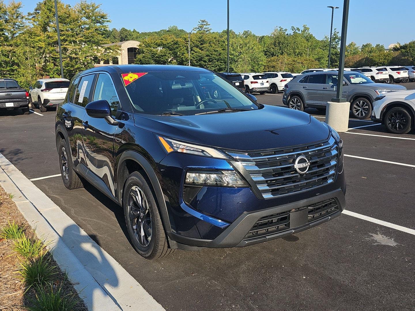 Used 2025 Deep Ocean Blue Pearl Nissan SV image 3