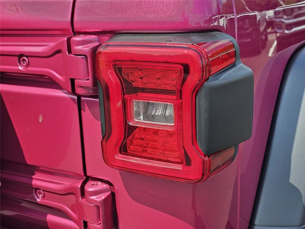 New 2026 Tuscadero Pearlcoat Jeep Sport S image 10