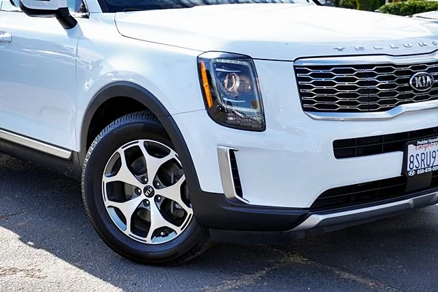 Used 2021 White Kia EX image 3