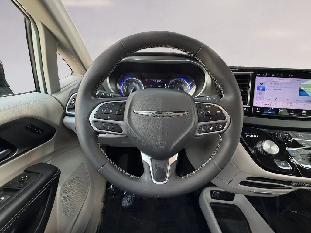 Used 2024 White Chrysler Touring L image 13