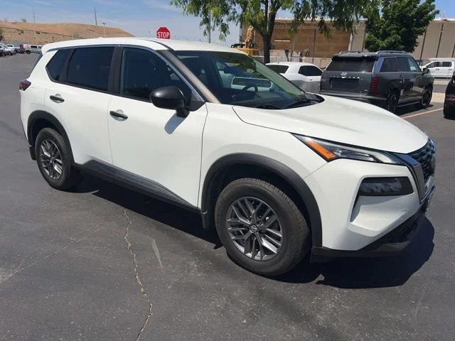 Used 2021 White Nissan S image 5