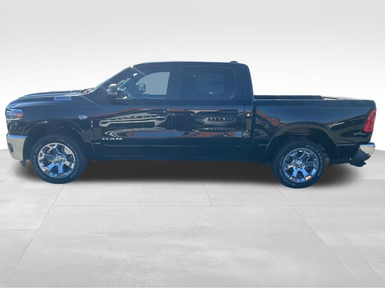 New 2026 Diamond Black Crystal Pearl-Coat Exterior Paint RAM Big Horn/Lone Star image 2